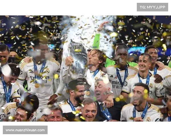 未来欧冠与欧联杯双冠之王的荣耀崛起传奇叙事篇章延展辉煌旅程再续