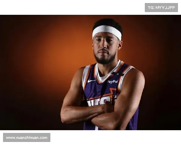 德文·布克凭借卓越空间意识总能轻松找到空位投篮机会 德文·布克凭借卓越空间意识总能轻松找到空位投篮机会